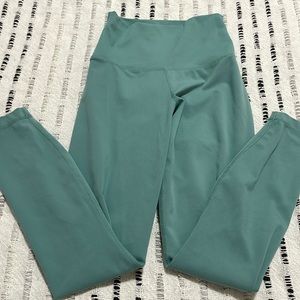 Yogalicious teal legging size xs